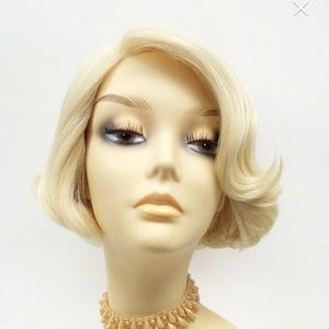 Blonde Wig, retro 60s/70s bob NWT